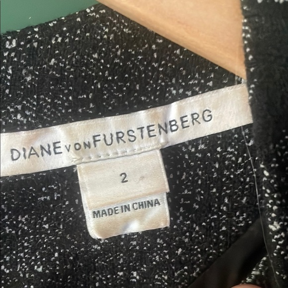 Diane Von Furstenberg Women 2 Black & Grey Sleeveless Intricate Lace Print Dress - Picture 2 of 8